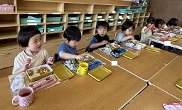 今日から給食